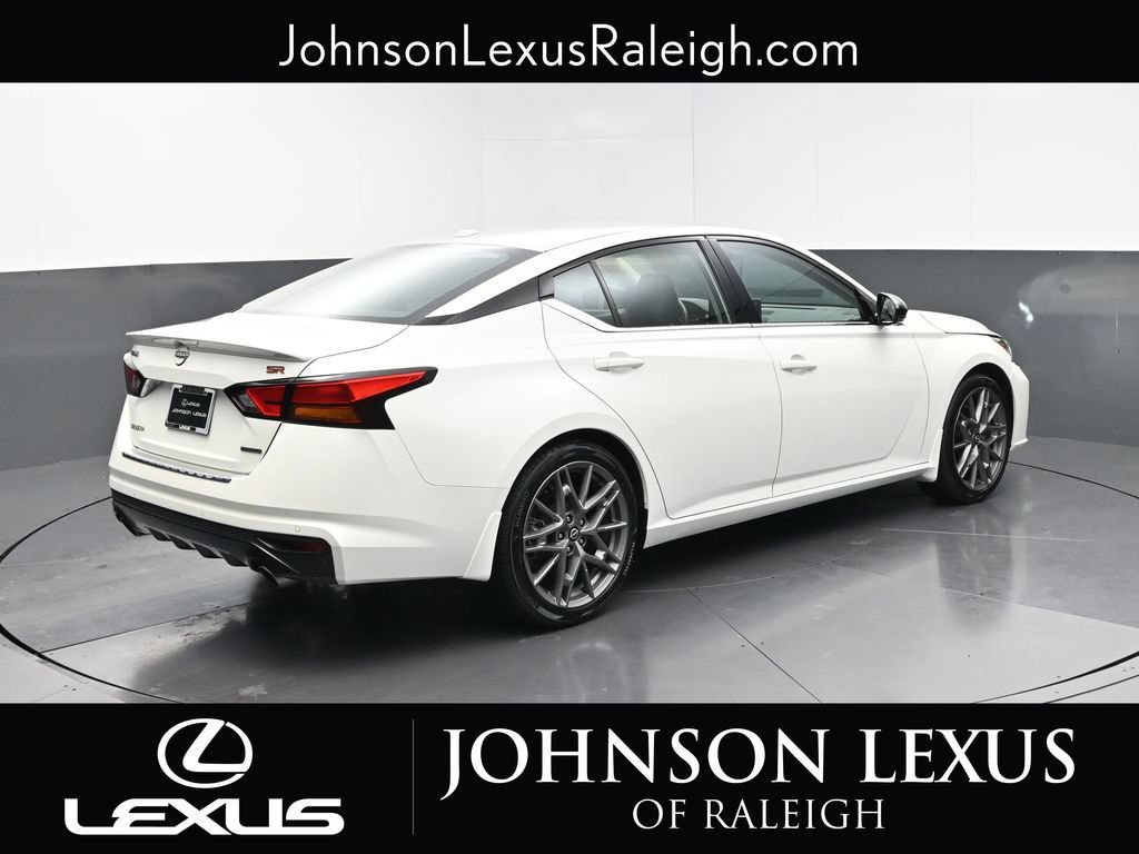 Used 2023 Nissan Altima 2.0 SR FWD image 9