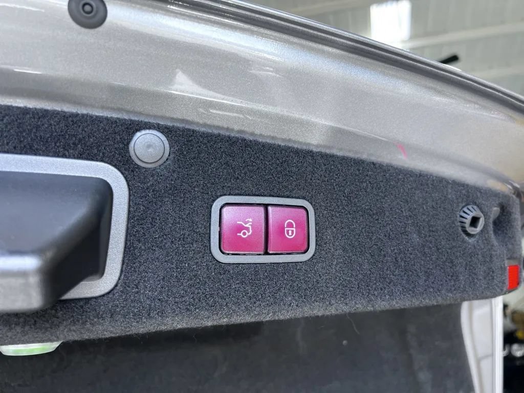Used 2015 Mercedes-Benz S 550 Sedan image 25