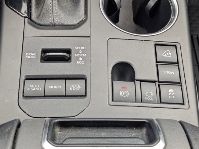 Used 2023 Toyota Highlander LE AWD/4WD image 24
