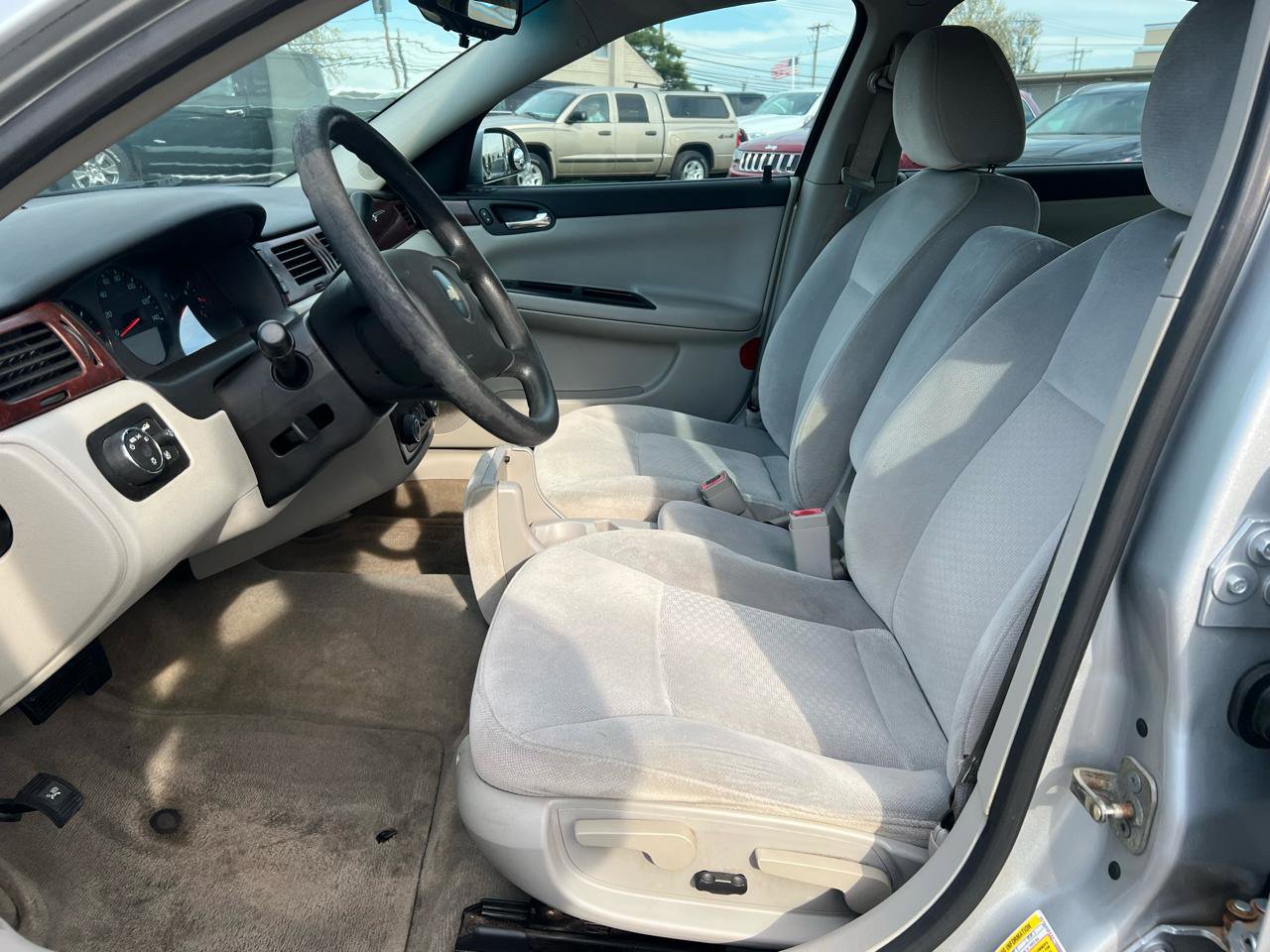 Used 2010 Chevrolet Impala LS image 9