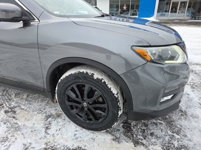 Used 2017 Nissan Rogue SV image 26