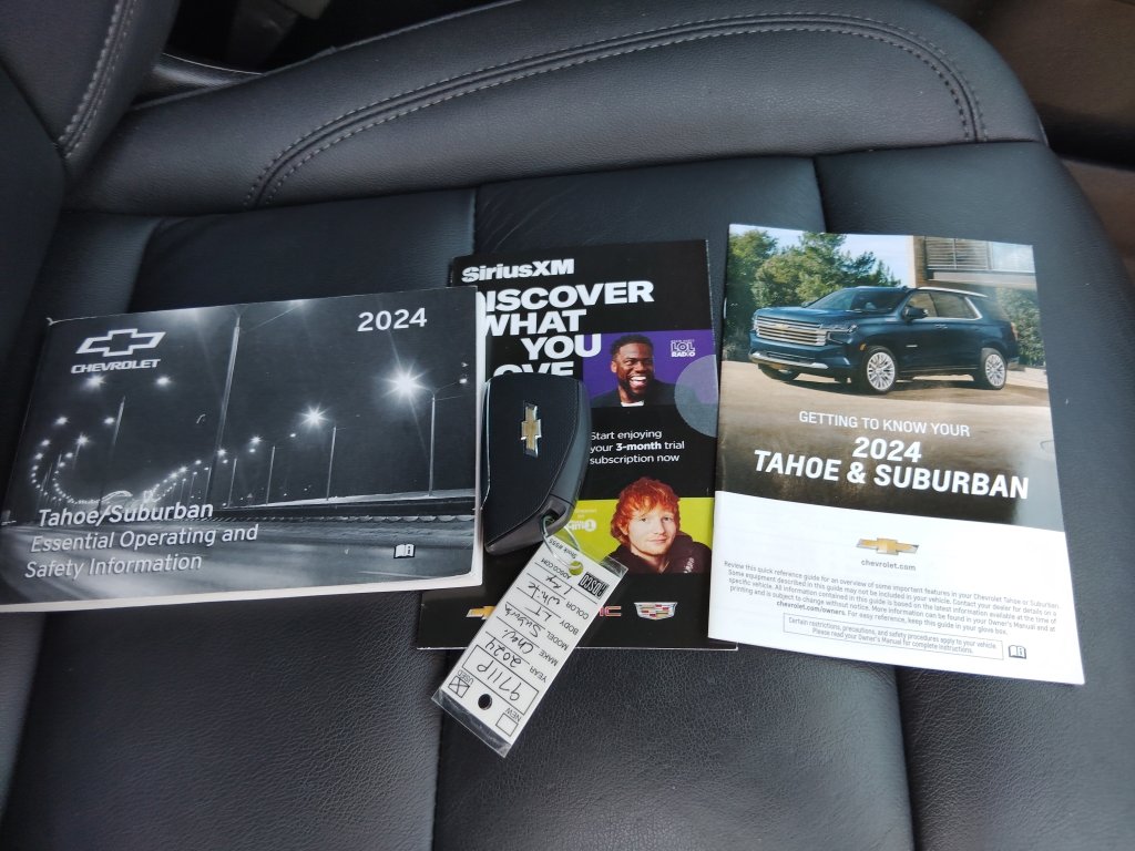 Used 2024 Chevrolet Suburban LT w/ Luxury Package AWD/4WD image 36