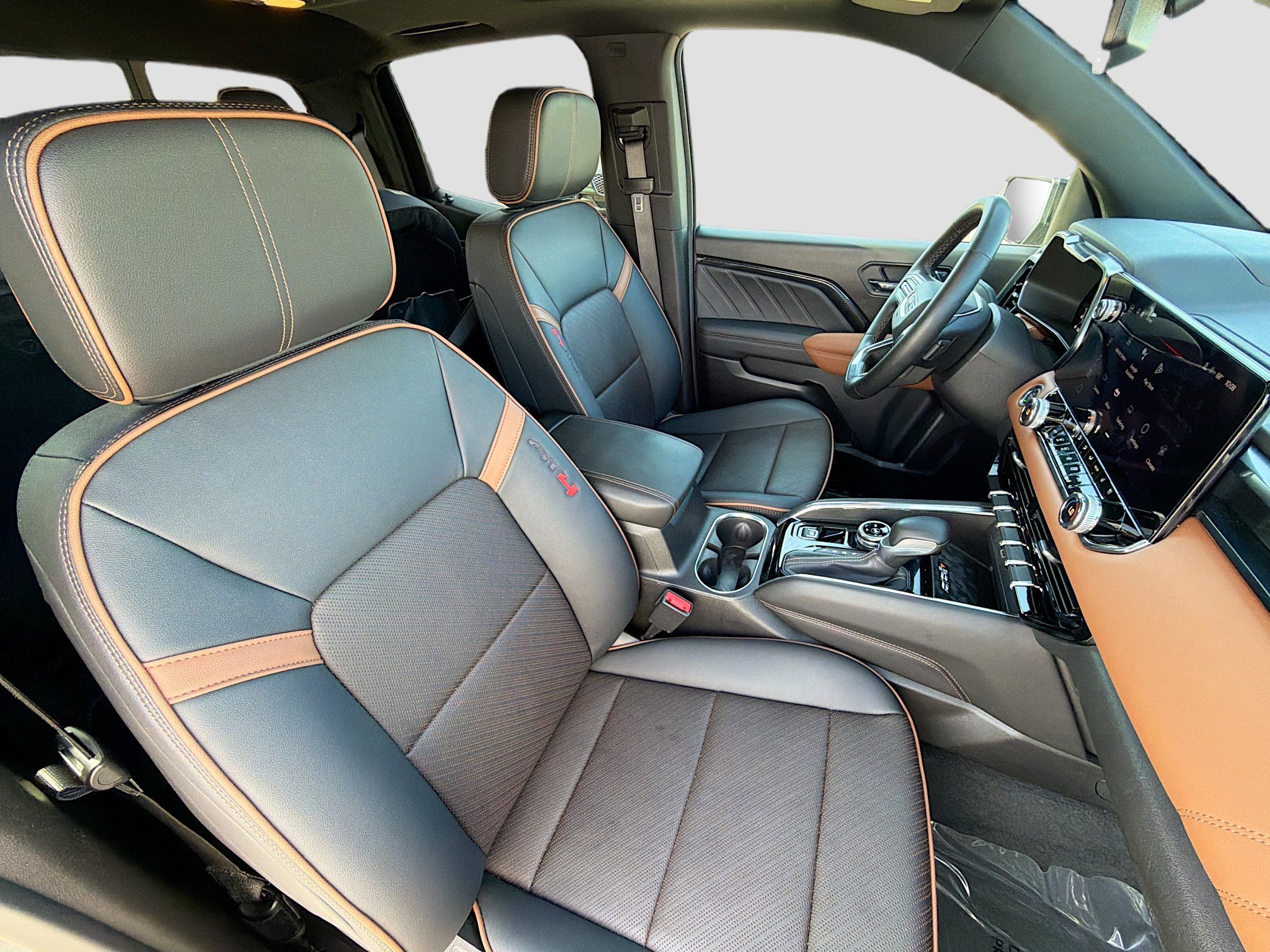 Used 2024 GMC Canyon AT4 w/ AT4 Premium Package image 14