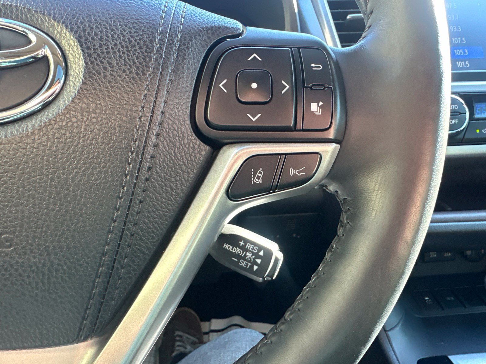 Used 2017 Toyota Highlander Limited Platinum FWD image 57