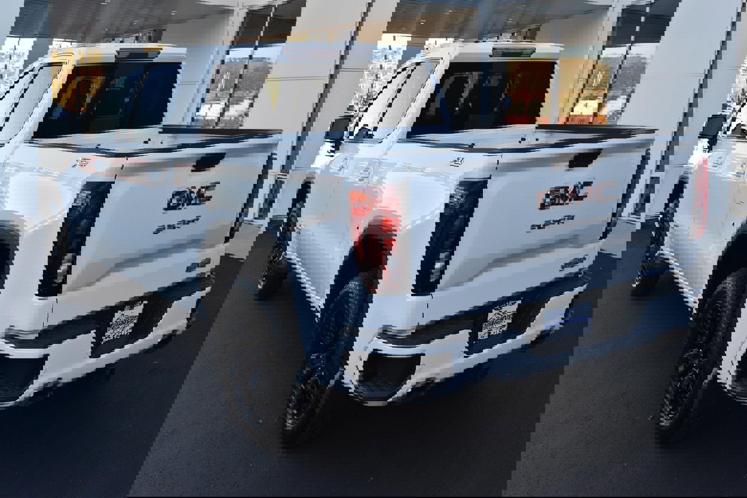 Used 2021 GMC Sierra 1500 Elevation w/ Preferred Package image 9