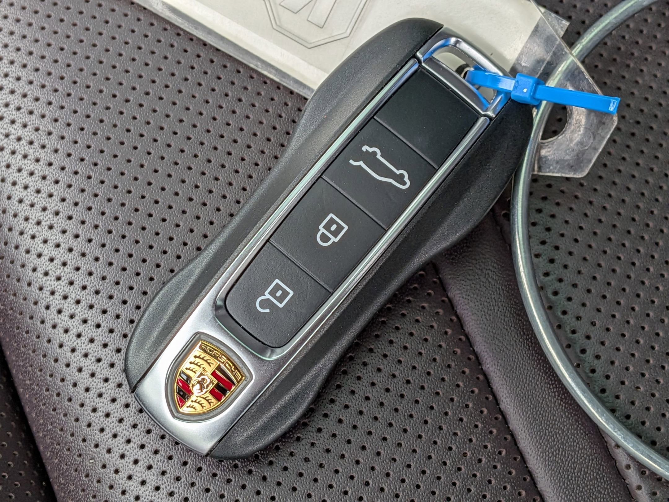 Certified 2025 Porsche Cayenne GTS AWD/4WD image 40