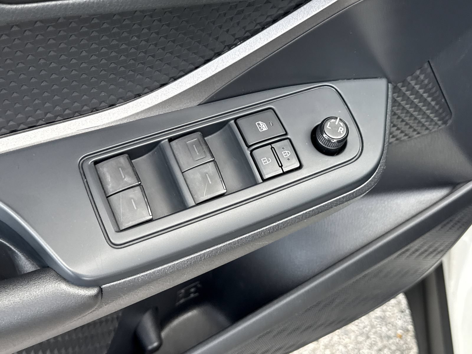 Used 2021 Toyota C-HR LE FWD image 13