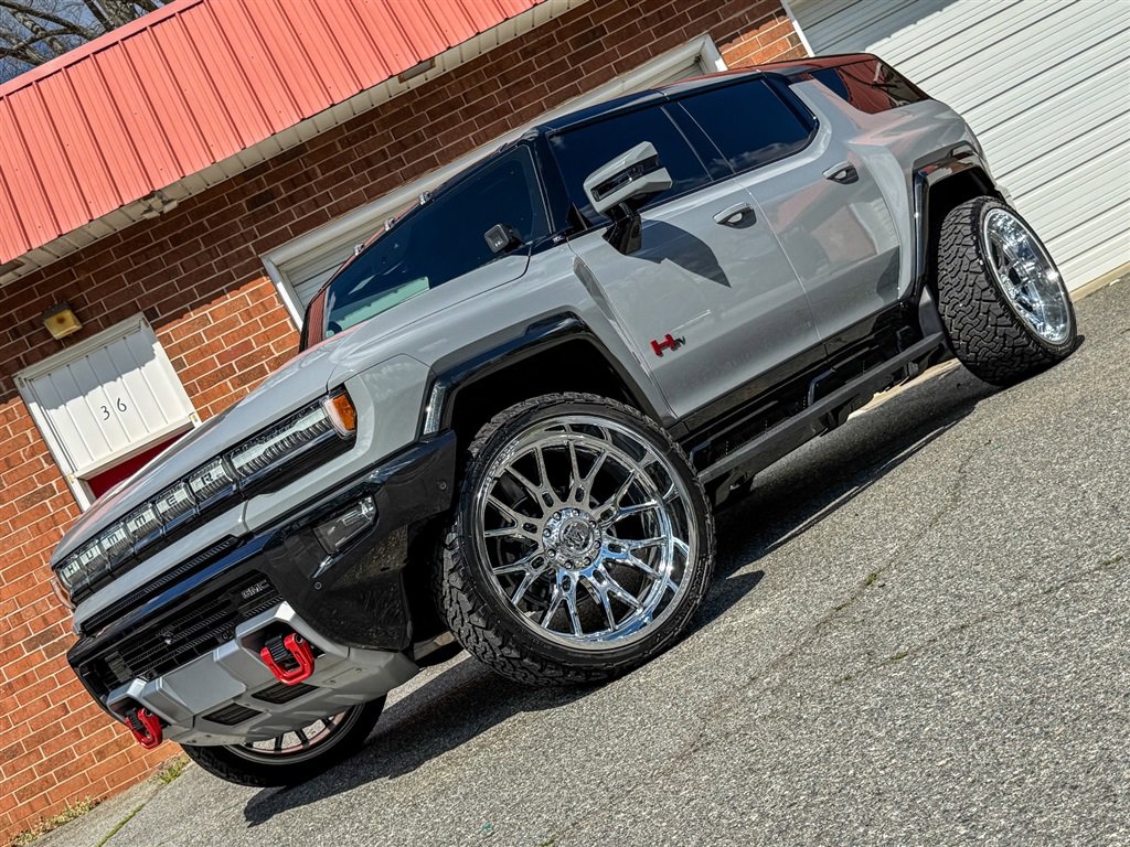 Used 2024 GMC Hummer EV 3X w/ LPO, Illumination Package image 3