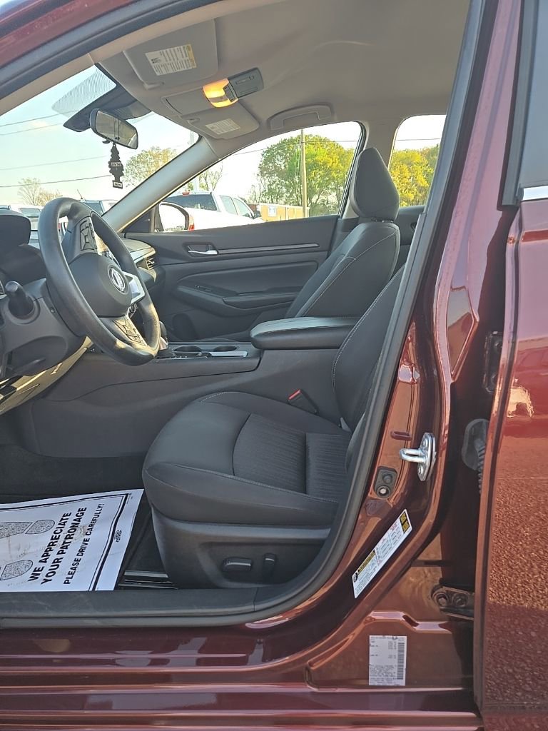 Used 2025 Nissan Altima 2.5 SV image 9