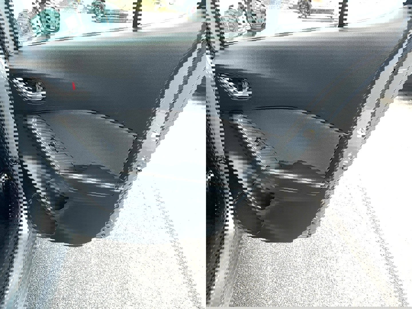 Used 2015 MAZDA MAZDA3 i Touring w/ Technology Package image 27