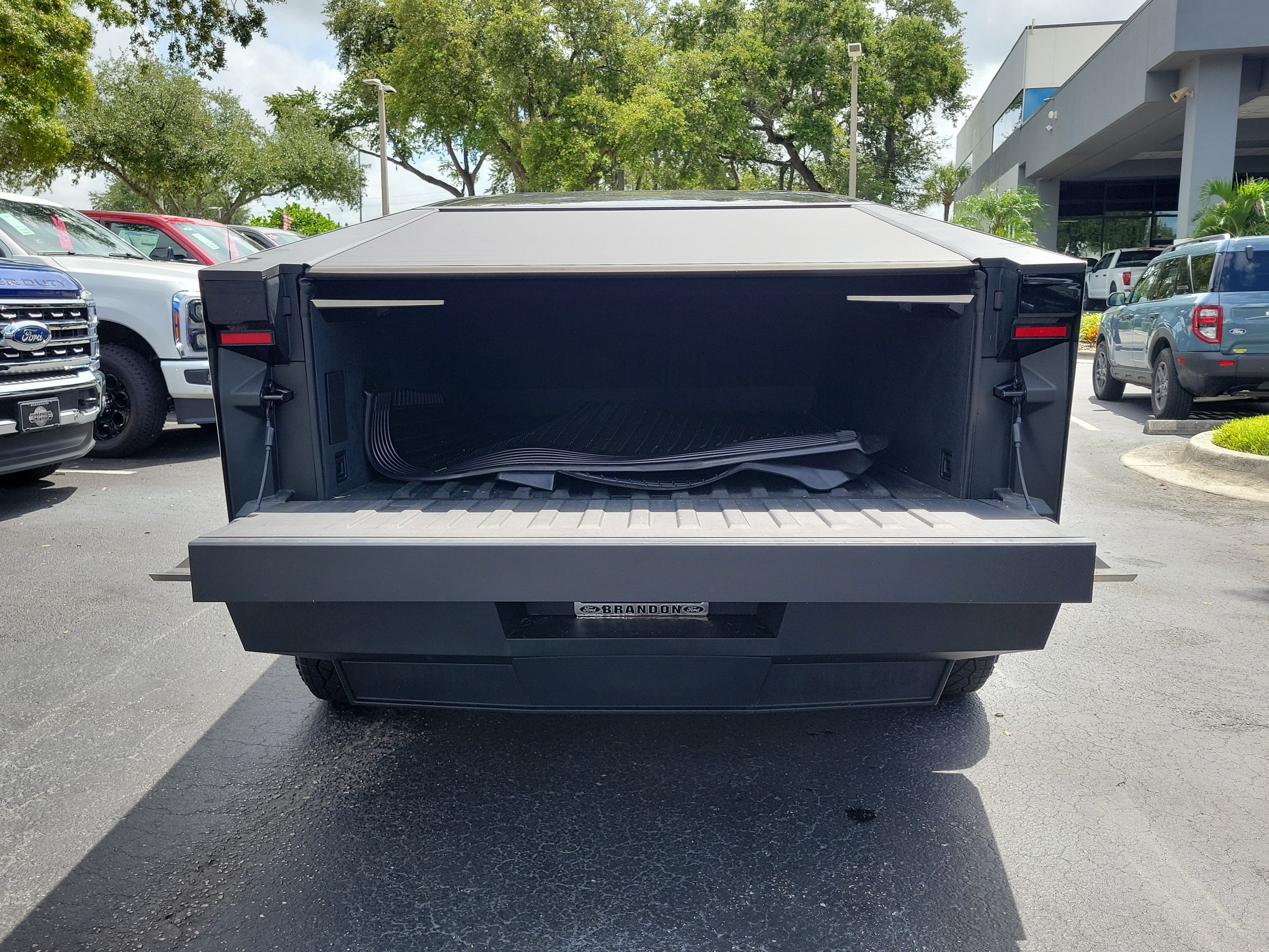 Used 2024 Tesla Cybertruck Cyberbeast AWD/4WD image 7