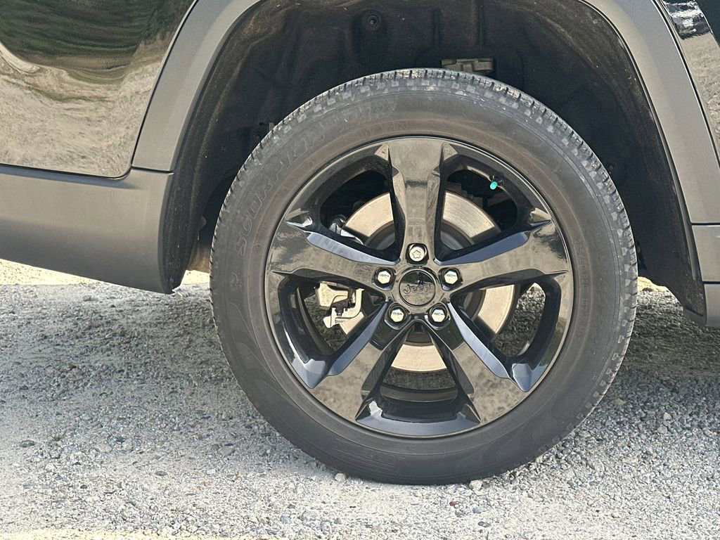 Used 2023 Jeep Grand Cherokee L Limited w/ Black Appearance Package image 18