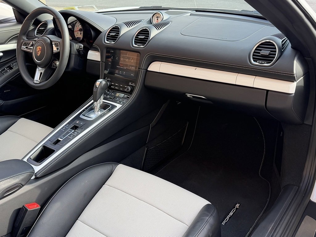 Used 2024 Porsche 718 Boxster image 23