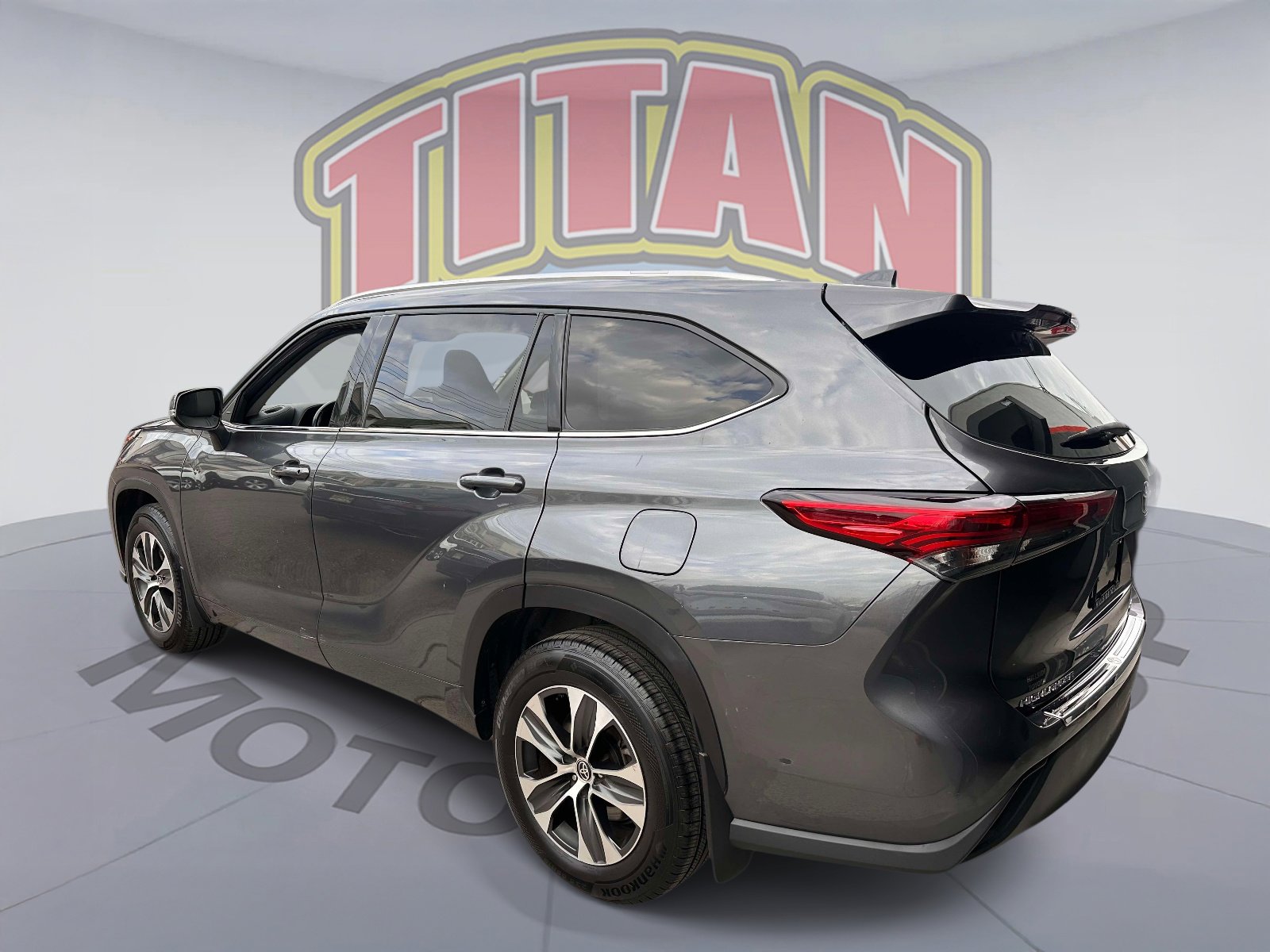 Certified 2020 Toyota Highlander XLE AWD/4WD image 3