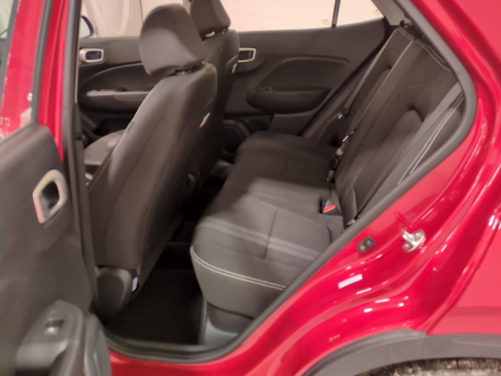 Used 2025 Hyundai Venue SEL image 14