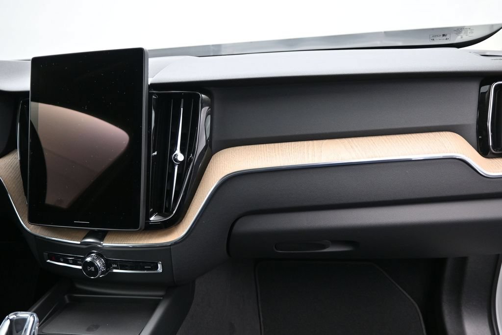 New 2026 Volvo XC60 B5 Core AWD/4WD image 21