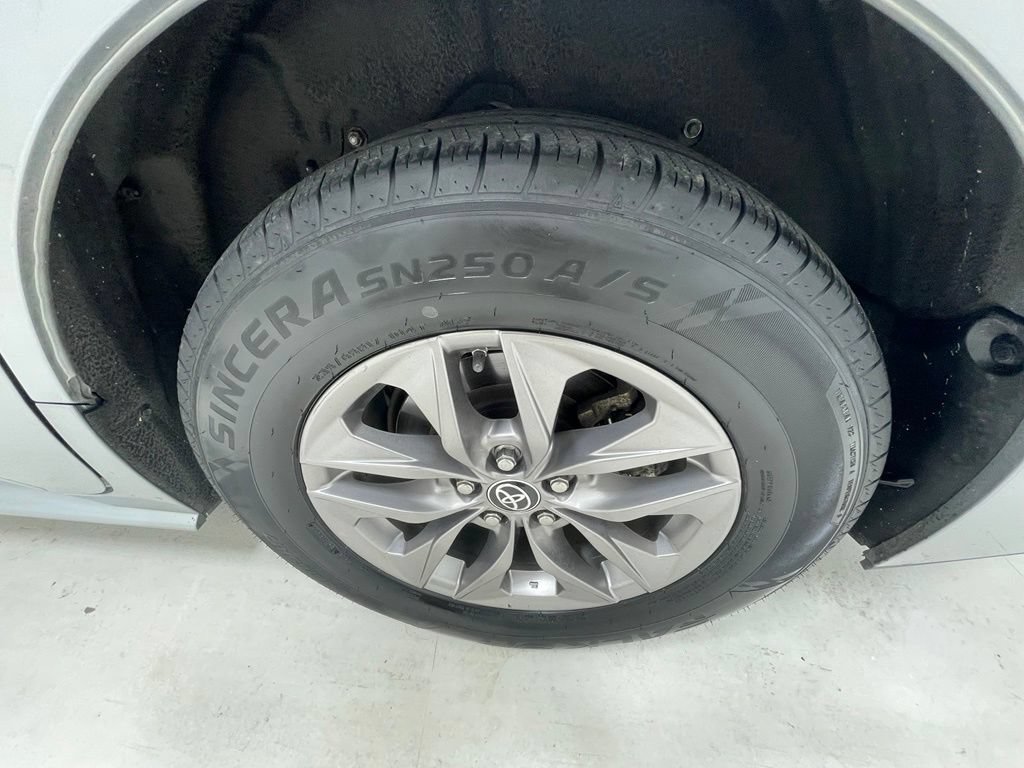 Used 2023 Toyota Sienna XLE FWD image 11