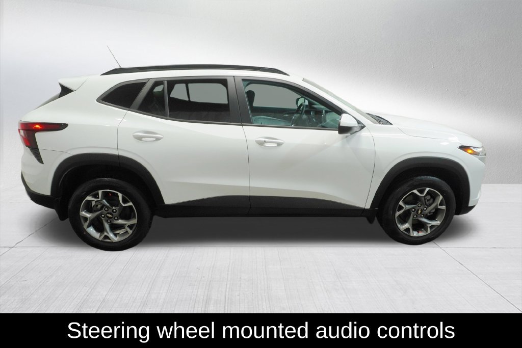 Used 2024 Chevrolet Trax LT w/ Driver Confidence Package FWD image 5