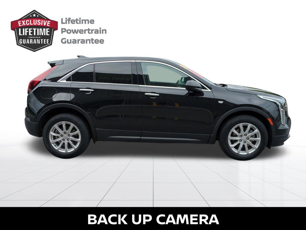 Used 2023 Cadillac XT4 Luxury w/ Cold Weather Package FWD image 2