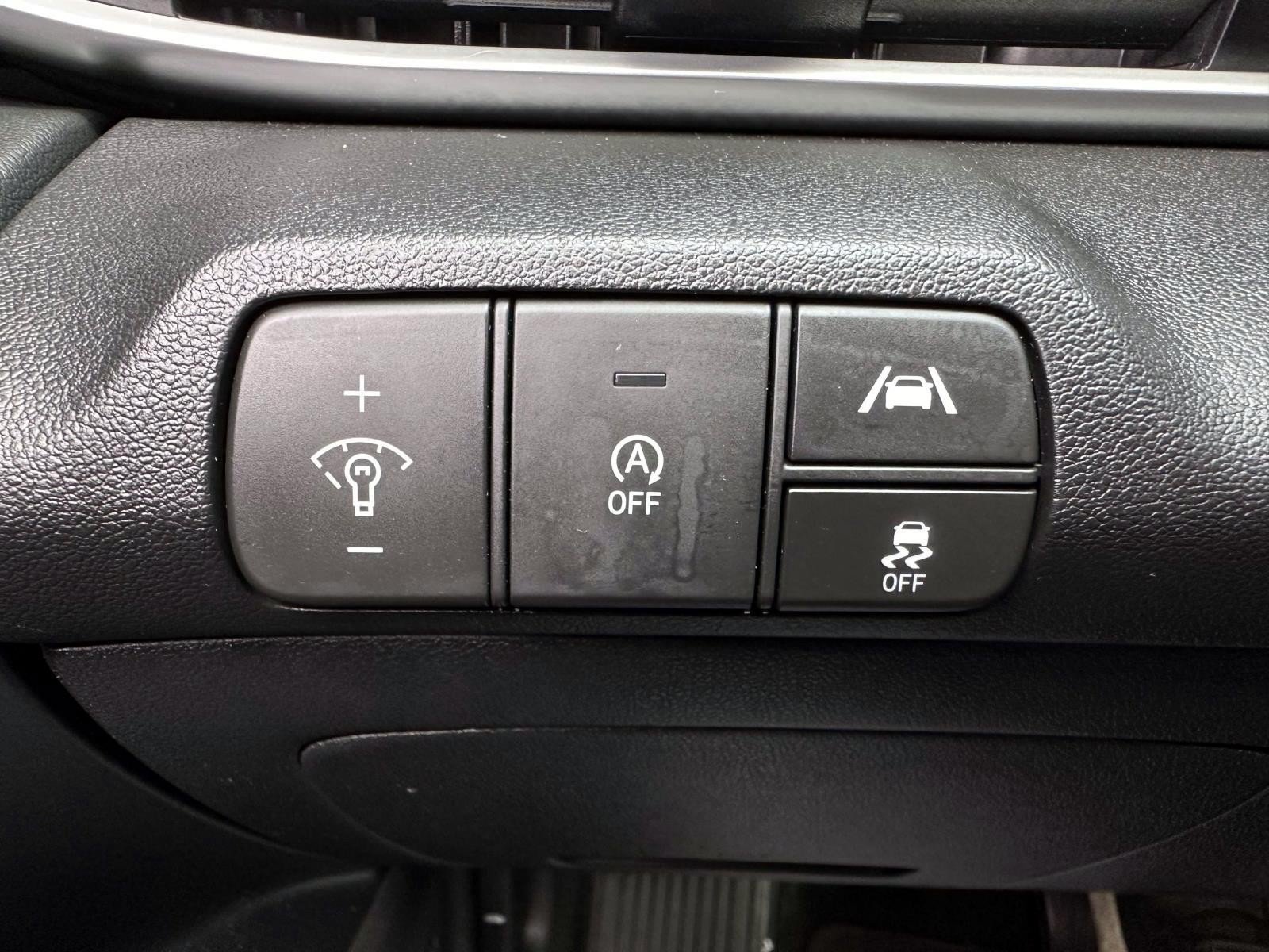 Used 2023 Hyundai Elantra SE FWD image 14