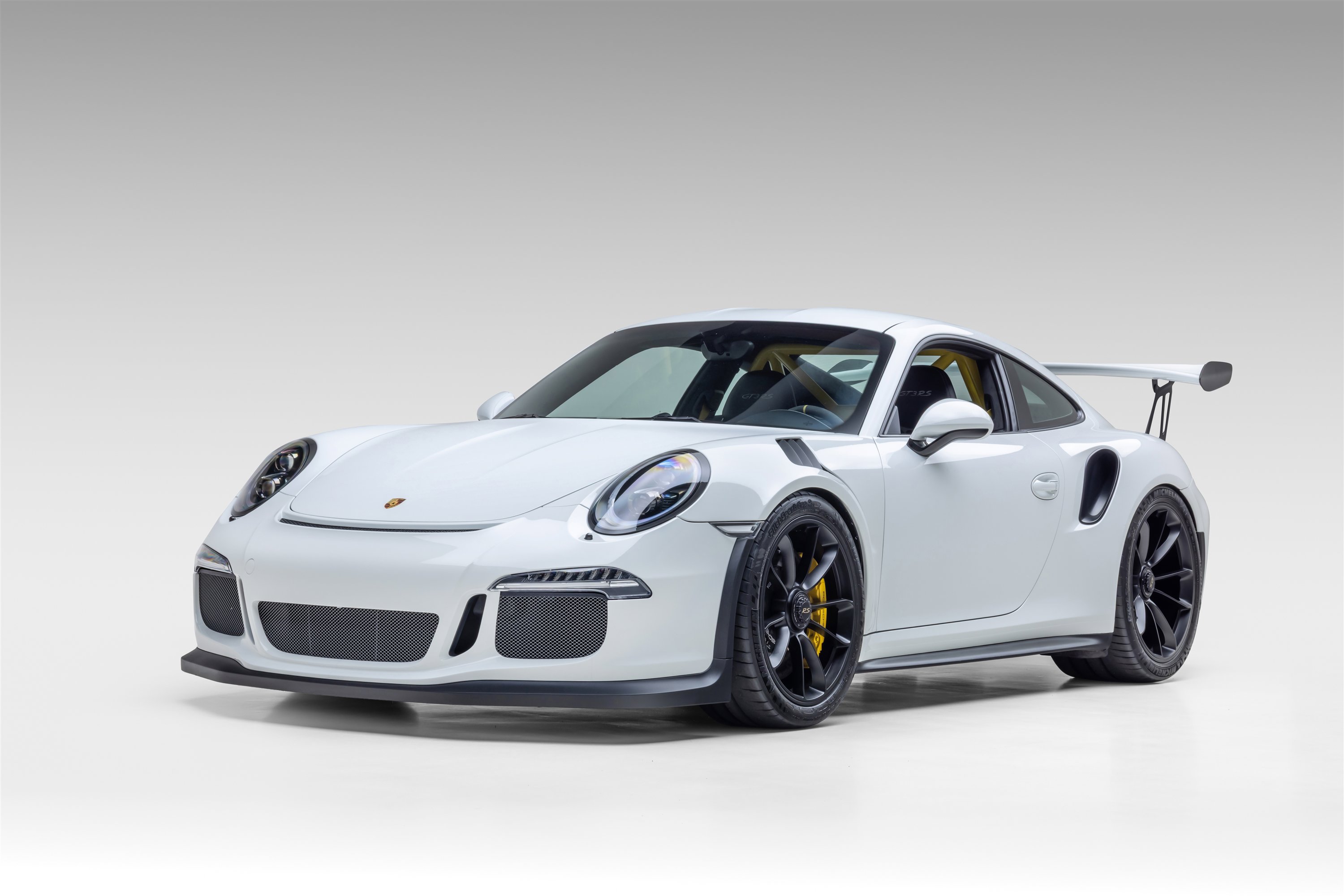 Used 2016 Porsche 911 GT3 RS image 2