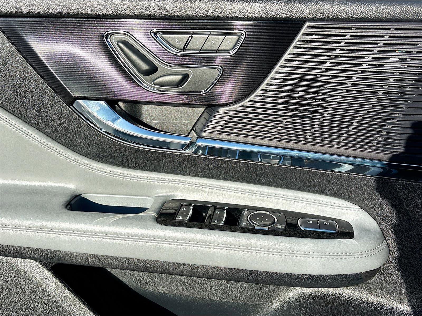 Used 2021 Lincoln Corsair Standard w/ Towing Package I image 21