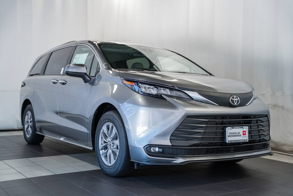 New 2026 Toyota Sienna XLE FWD image 1