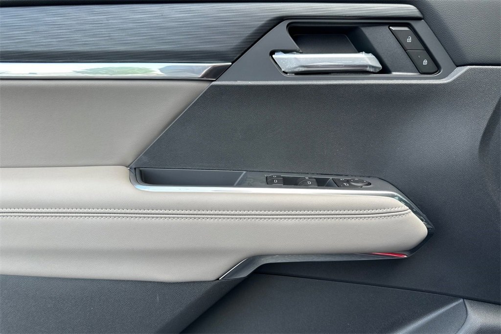 New 2025 GMC Acadia Elevation image 9