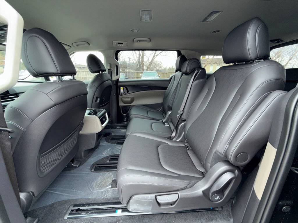 New 2026 Kia Carnival FWD image 26