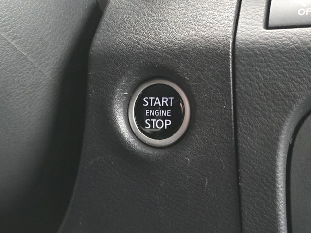 Used 2025 Nissan Frontier SV image 32