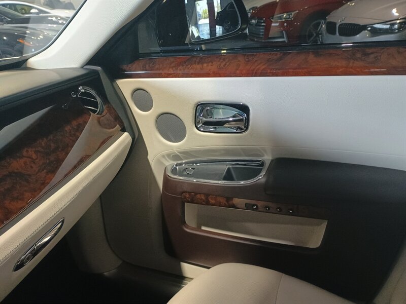 Used 2013 Rolls-Royce Ghost RWD image 28