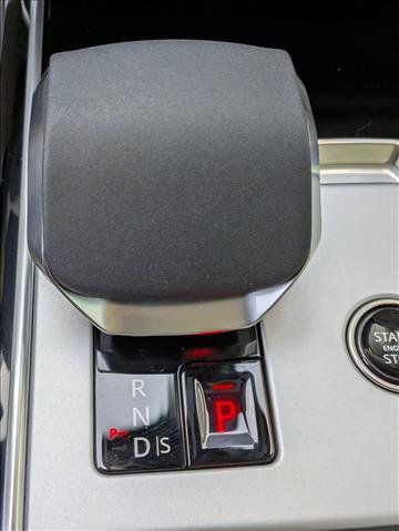 Certified 2025 Land Rover Range Rover SE image 15