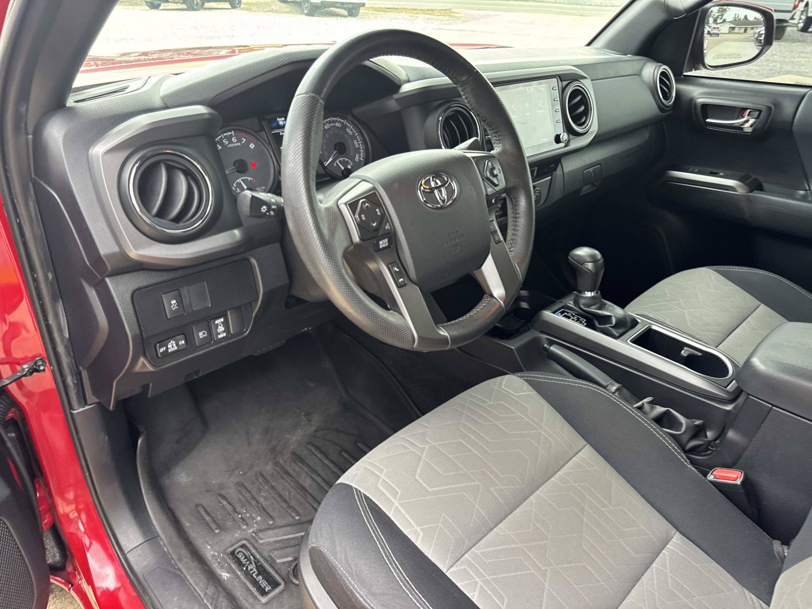 Used 2021 Toyota Tacoma TRD Off-Road w/ Technology Package AWD/4WD image 17