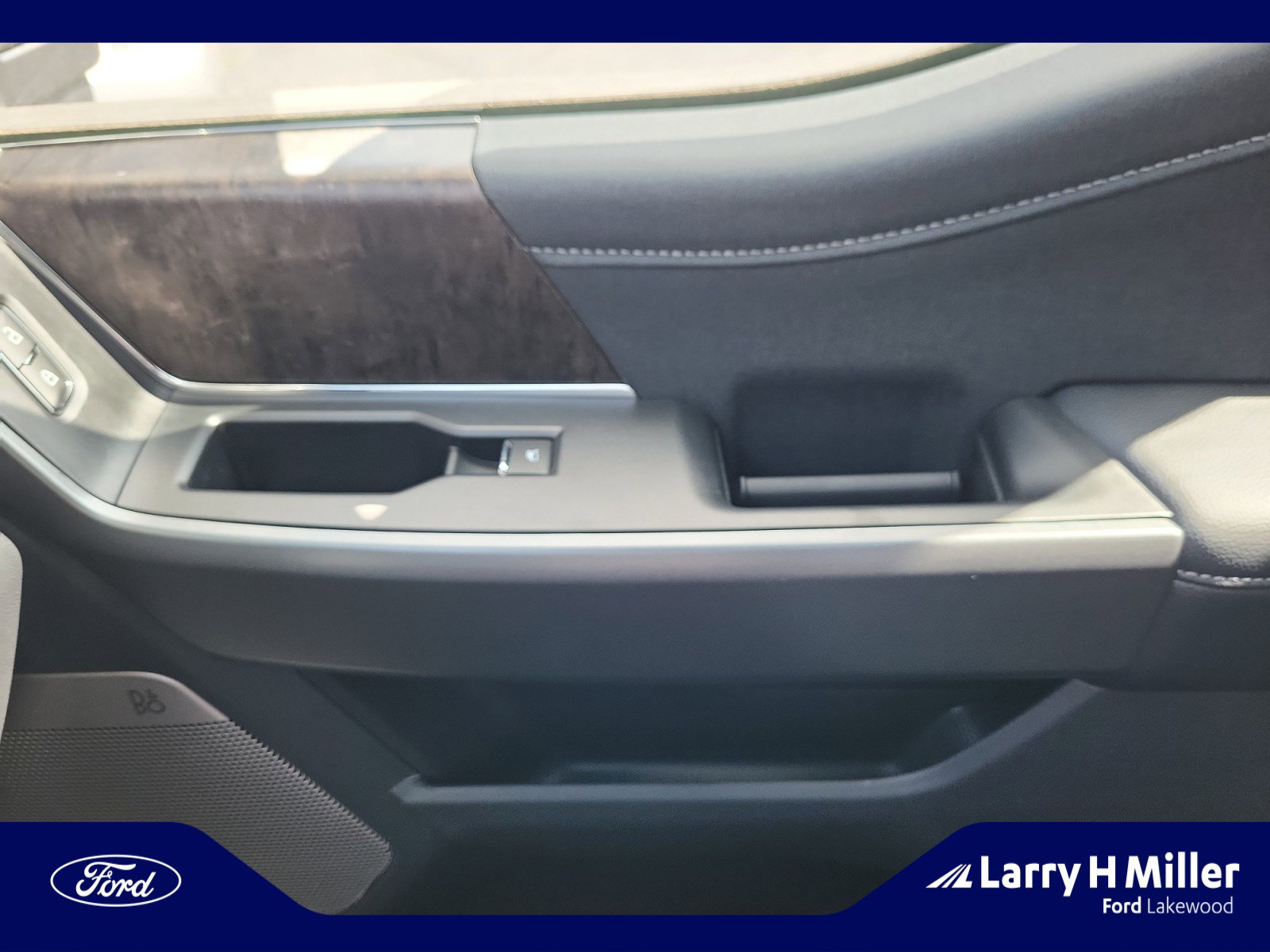 New 2025 Ford F350 Lariat w/ Black Appearance Package image 16