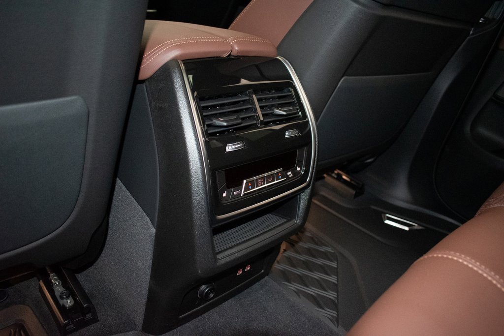 New 2026 BMW X5 xDrive50e w/ M Sport Package image 25