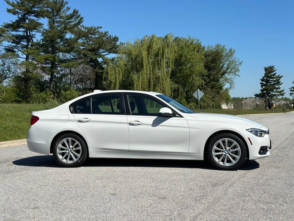 Used 2018 BMW 320i xDrive Sedan w/ Convenience Package AWD/4WD image 10