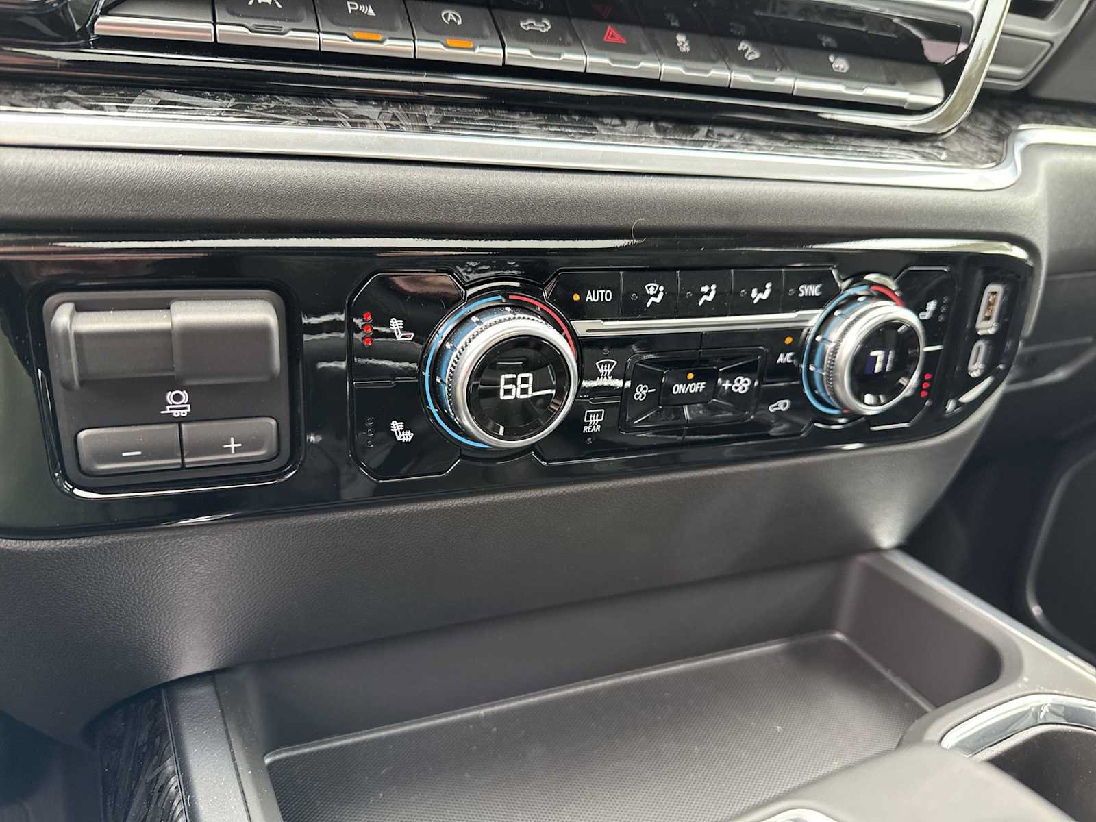 New 2025 GMC Sierra 1500 Elevation w/ Elevation Premium Package AWD/4WD image 16