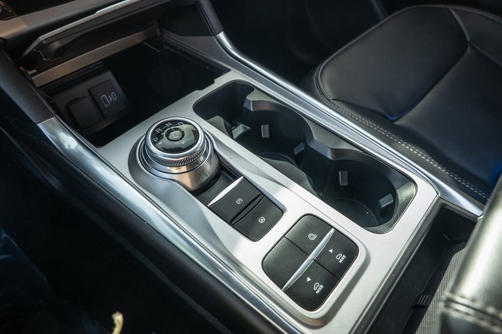 Used 2022 Ford Explorer XLT w/ Equipment Group 202A image 38