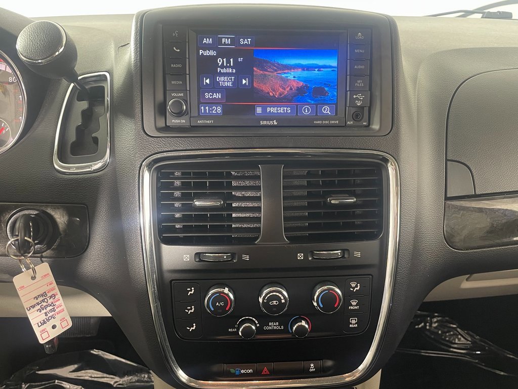 Used 2018 Dodge Grand Caravan SE w/ UConnect Hands-Free Group image 19