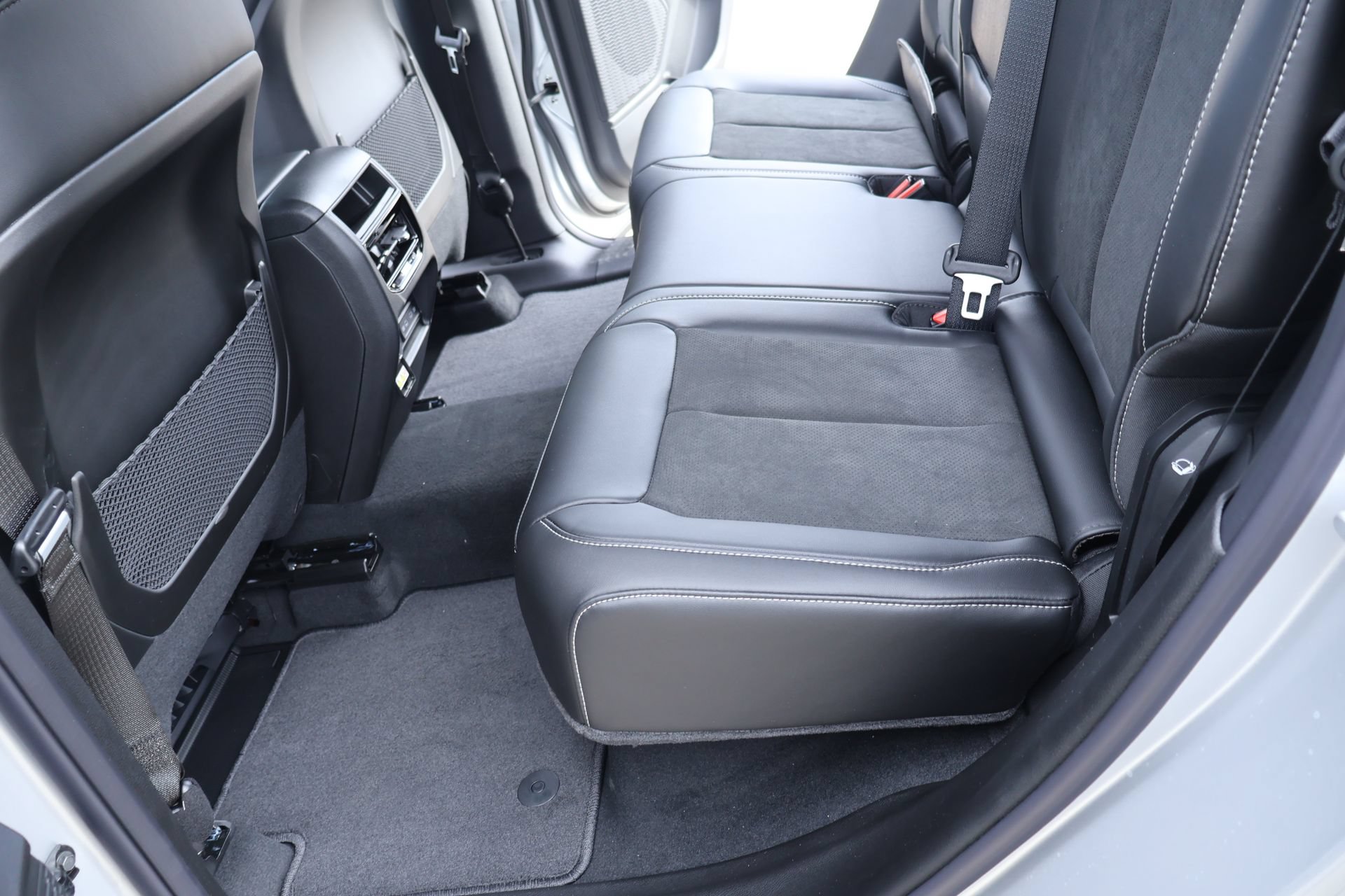 New 2026 Jeep Grand Cherokee Altitude RWD image 13