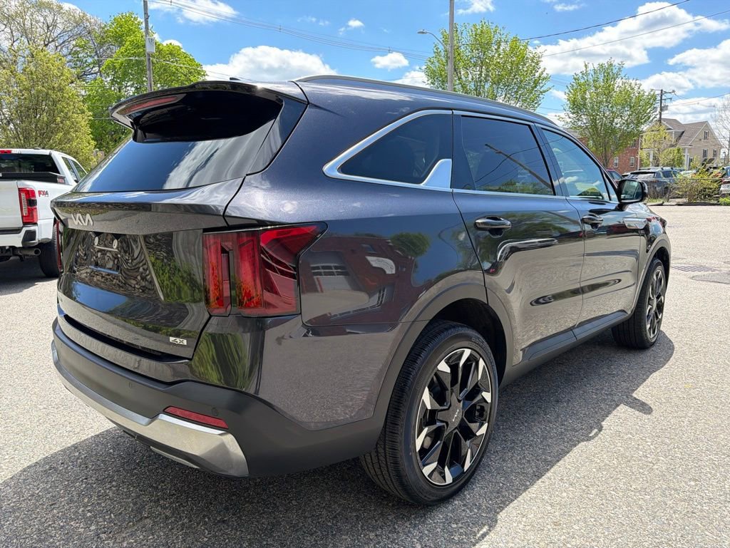 Certified 2025 Kia Sorento EX w/ Panoramic Sunroof Package AWD/4WD image 5