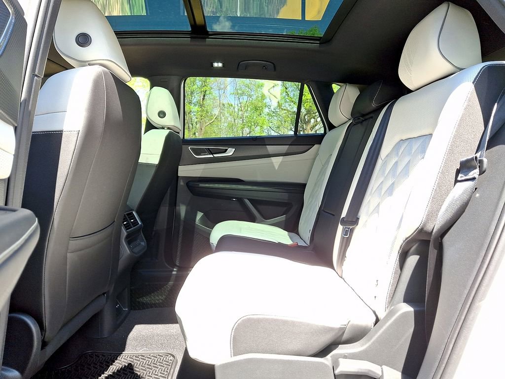 Certified 2025 Volkswagen Atlas Cross Sport SEL Premium R-Line AWD/4WD image 10