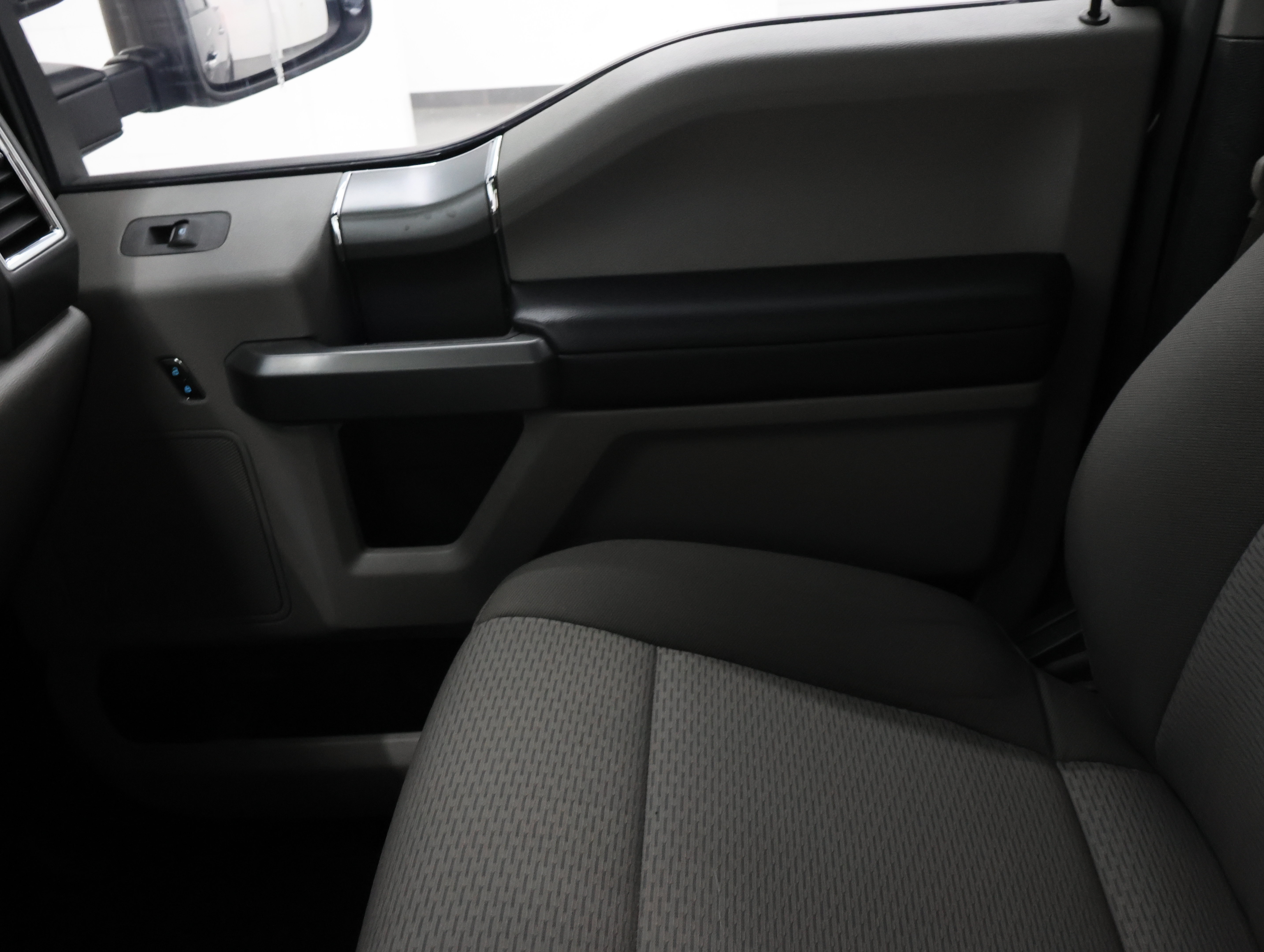 Used 2017 Ford F250 XLT w/ XLT Premium Package AWD/4WD image 13