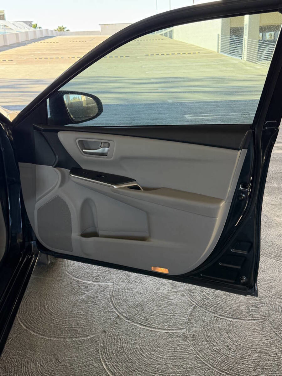 Used 2017 Toyota Camry XLE image 19