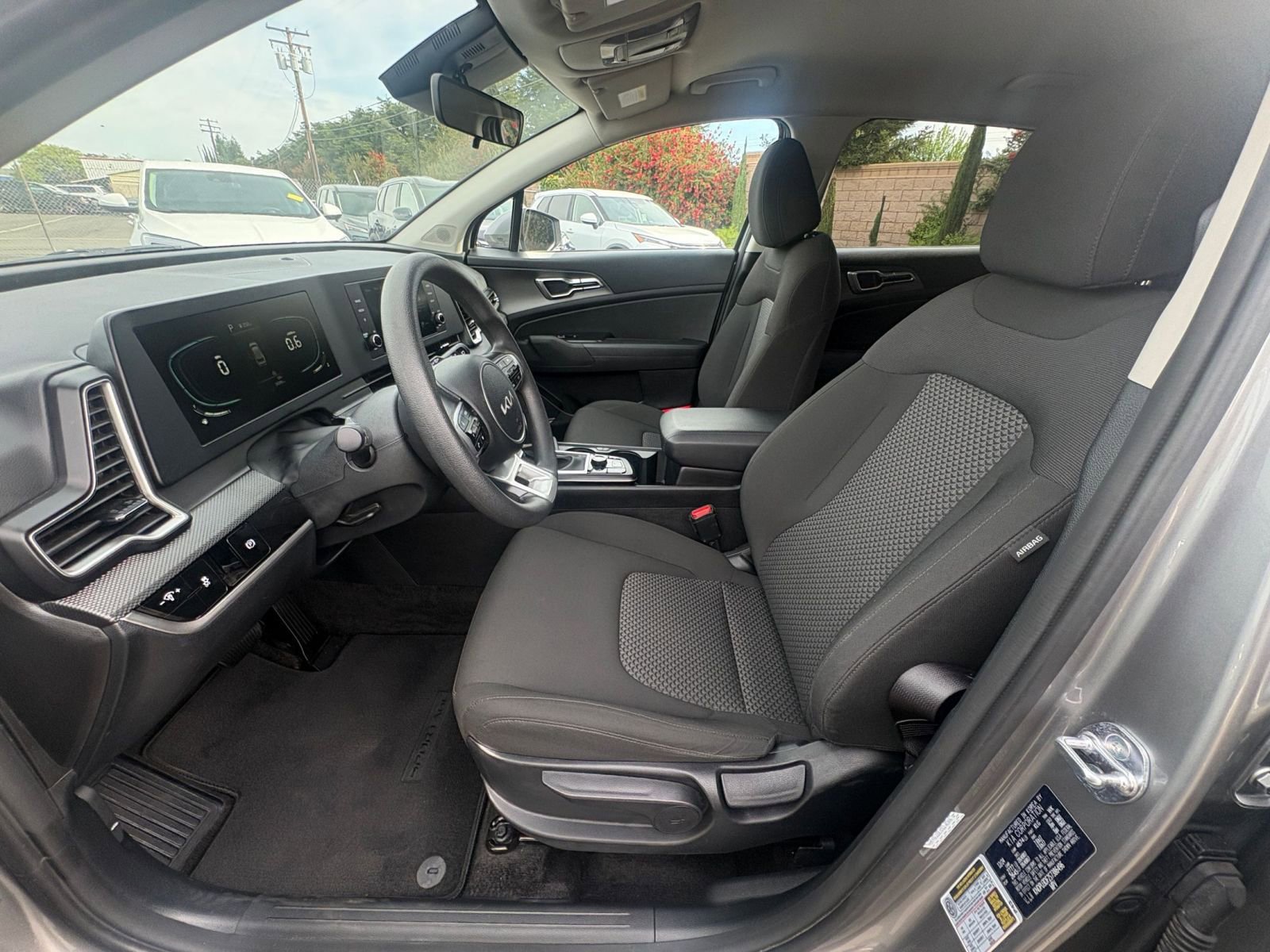 Used 2025 Kia Sportage LX image 25