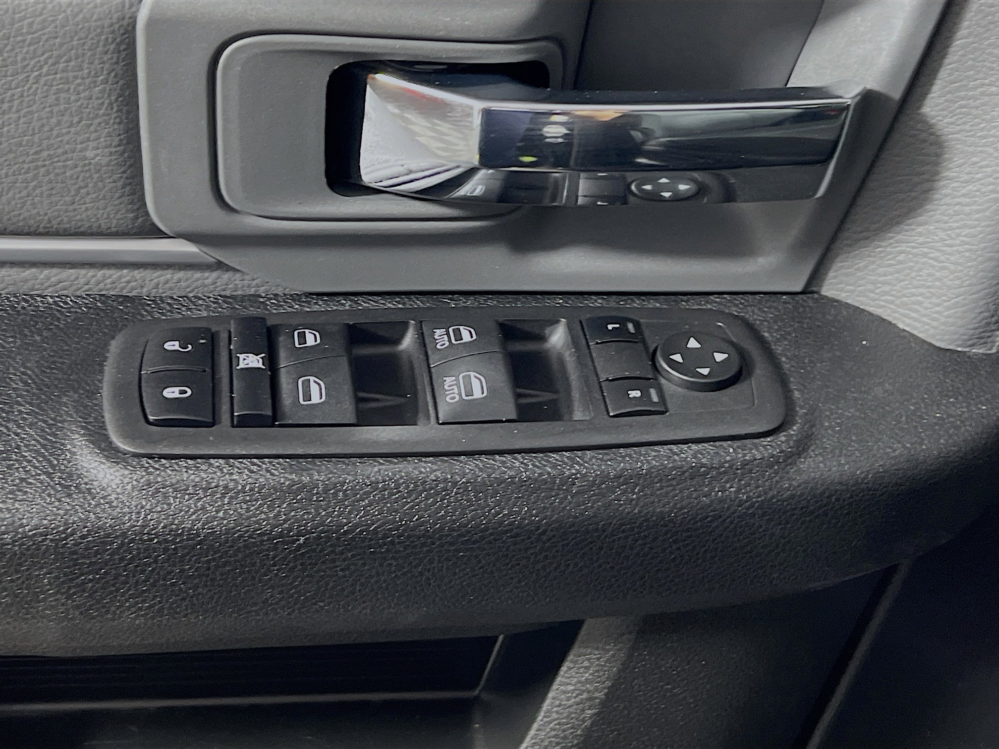 Used 2024 RAM 1500 Classic SLT image 17