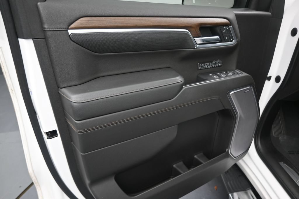 Used 2022 Chevrolet Silverado 1500 High Country w/ High Country Premium Package AWD/4WD image 12