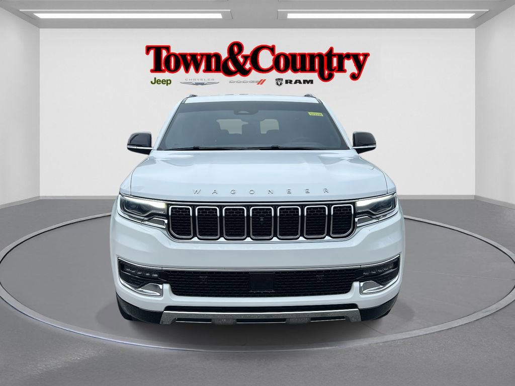 Used 2023 Jeep Wagoneer Series III w/ Convenience Group I image 2