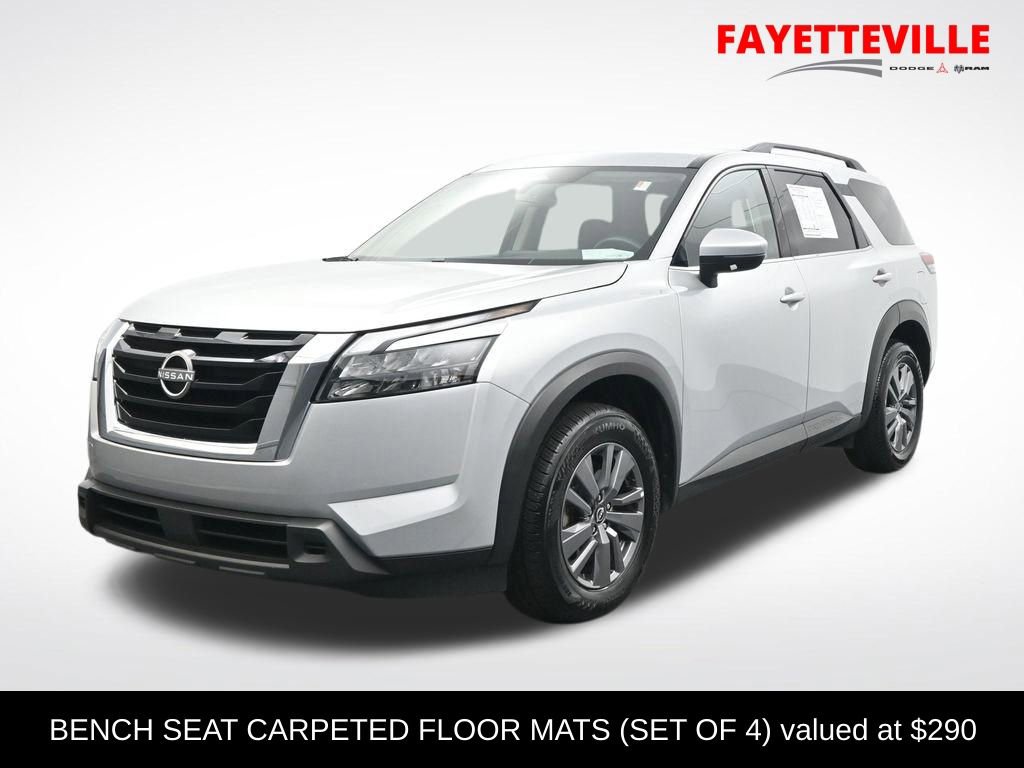 Used 2024 Nissan Pathfinder SV image 1