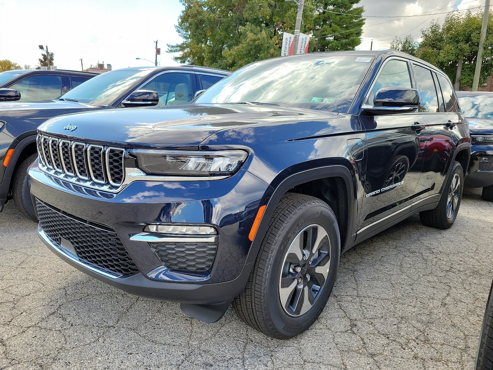 New 2023 Jeep Grand Cherokee 4WD 4xe image 3